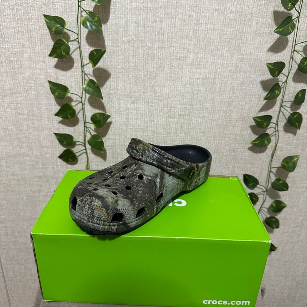 Crocs Camouflage Pattern Clogs - image 3